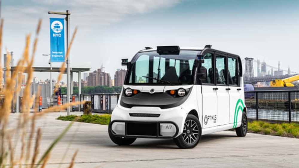 Xe buýt tự động đưa đón nhân viên công ty