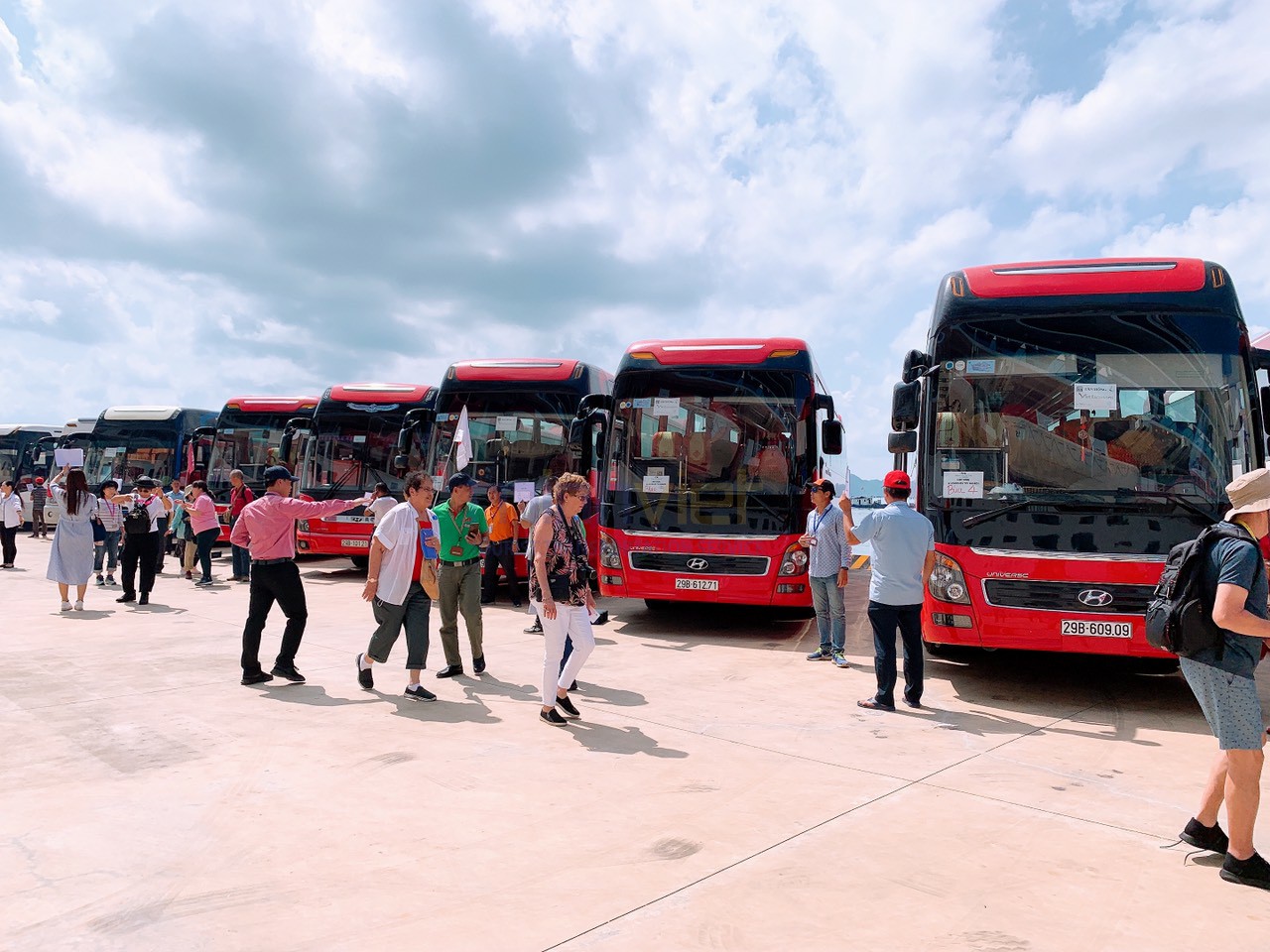 Thuê xe hội nghị - hội thảo